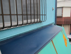 庇・霧除け・出窓屋根工事（ガルバリウム鋼板）2