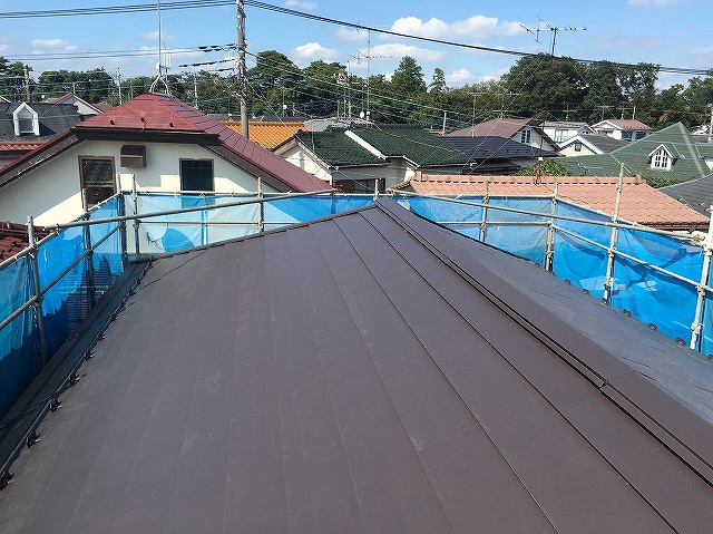 ガルバリウム鋼板の屋根は夏になると暑い 遮熱する方法を解説 じもと屋根修理 東京都東村山市